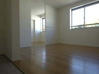 玄関から見た洋室(内装)